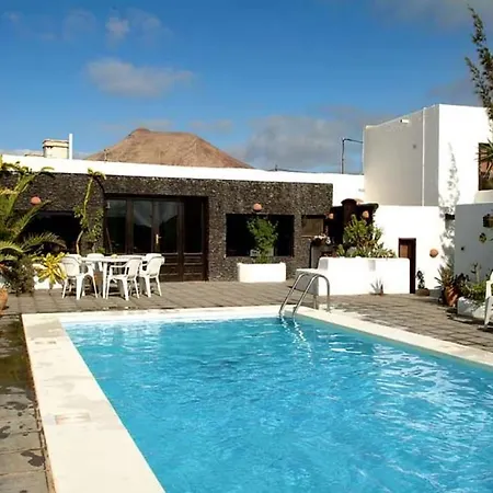 Βίλα Sleeps 4 Pool Wifi *