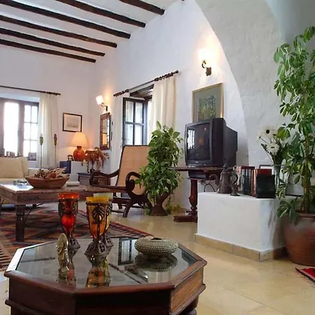 Sleeps 4 Pool Wifi Вилла Гуйме