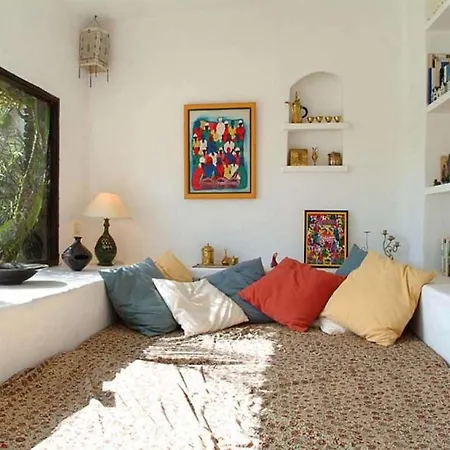 Sleeps 4 Pool Wifi Вилла