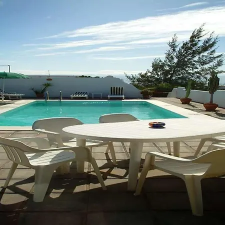 Sleeps 4 Pool Wifi Villa Güime